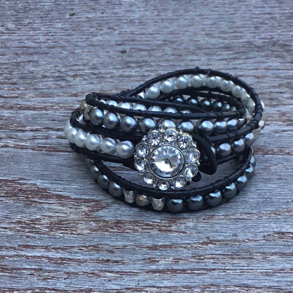 🥂 Shades of gray pearl wrap bracelet